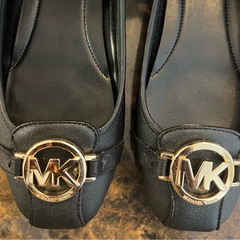 NWOT Michael Kors Black Moccasin with Gold Accent 7.5M - Picture 7 of 13